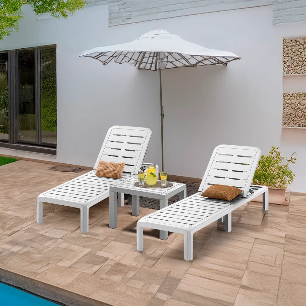 Combo Piscina Gris (2 Camas Asoleadoras + 1 Mesa de Centro Baru) - Muebles Dummi