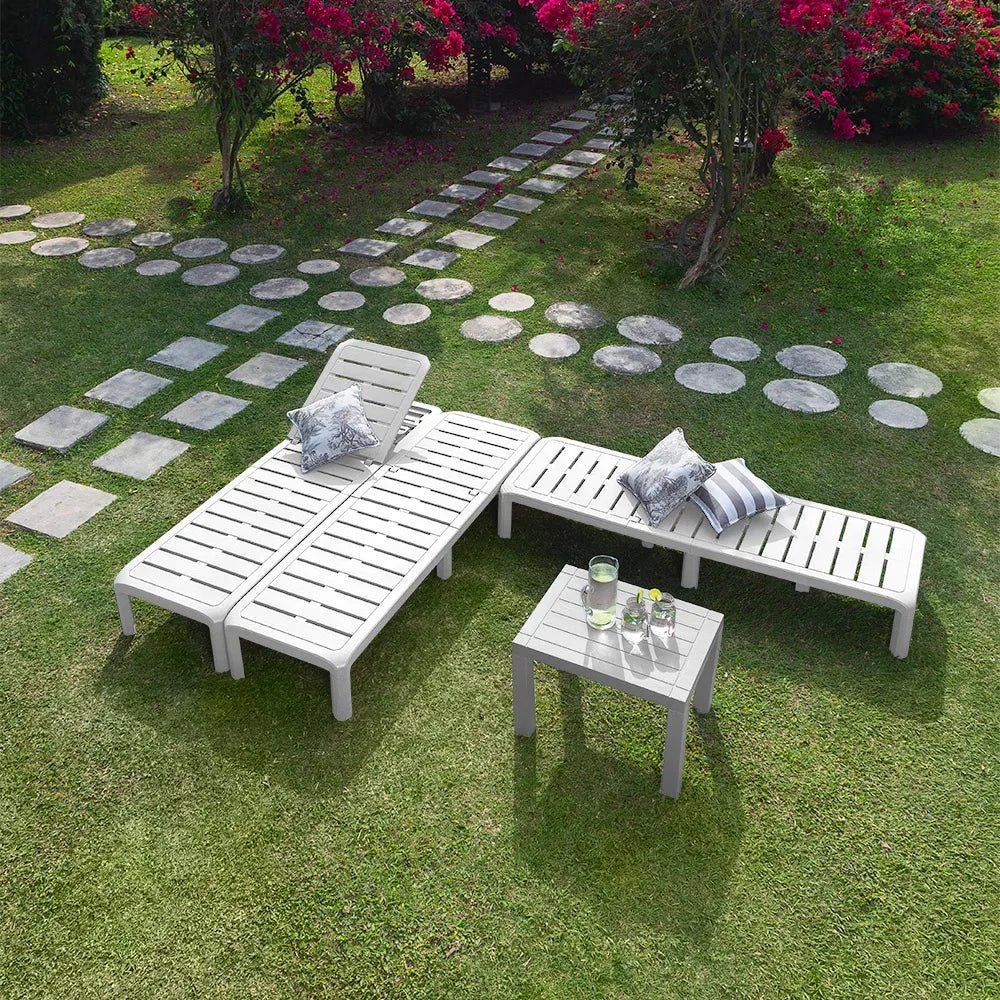 Combo Piscina Gris (2 Camas Asoleadoras + 1 Mesa de Centro Baru) - Muebles Dummi